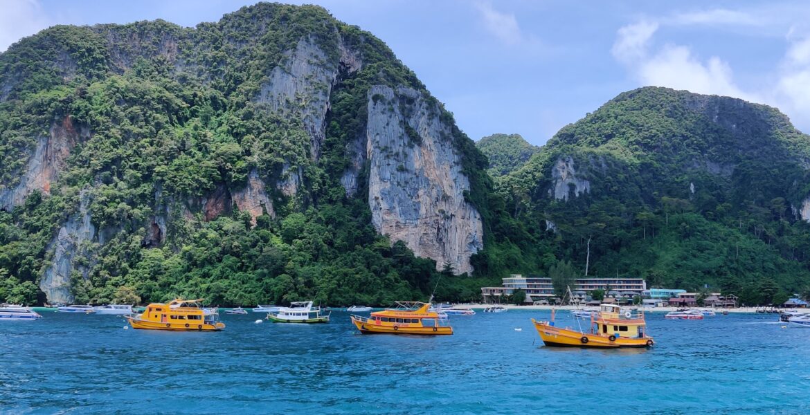 Phi_Phi_Island